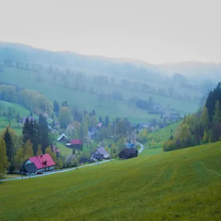 In Zelenecka Lhota With Private Pool Hébergement de vacances